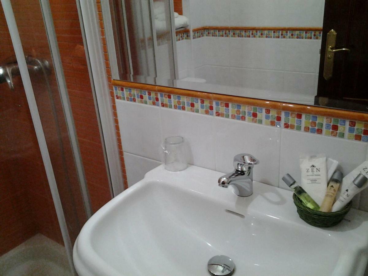 Casa Alpargateiro Guest House Os Peares Ngoại thất bức ảnh